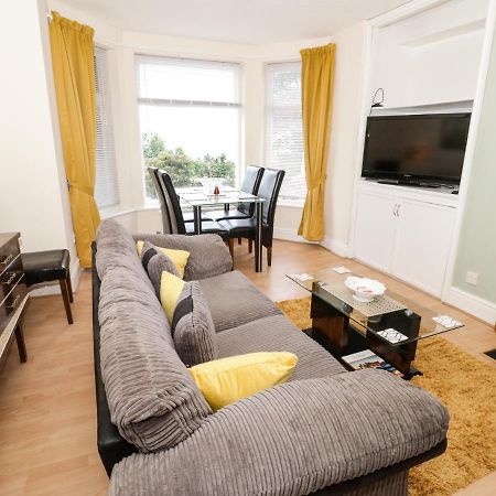 Llys Madoc, Basement Apartment Penmaen-mawr Esterno foto