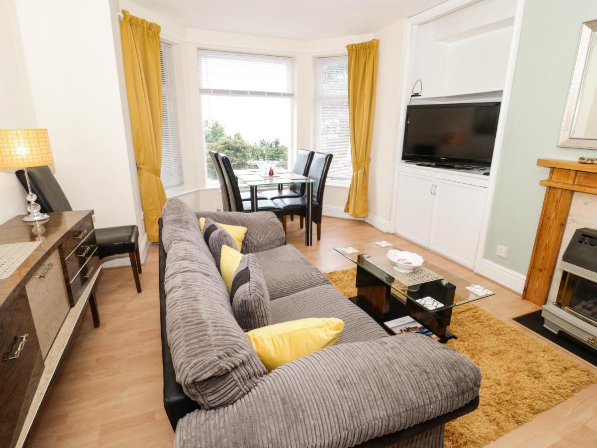 Llys Madoc, Basement Apartment Penmaen-mawr Esterno foto
