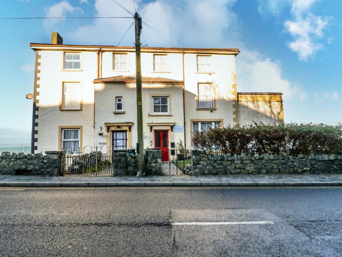 Llys Madoc, Basement Apartment Penmaen-mawr Esterno foto