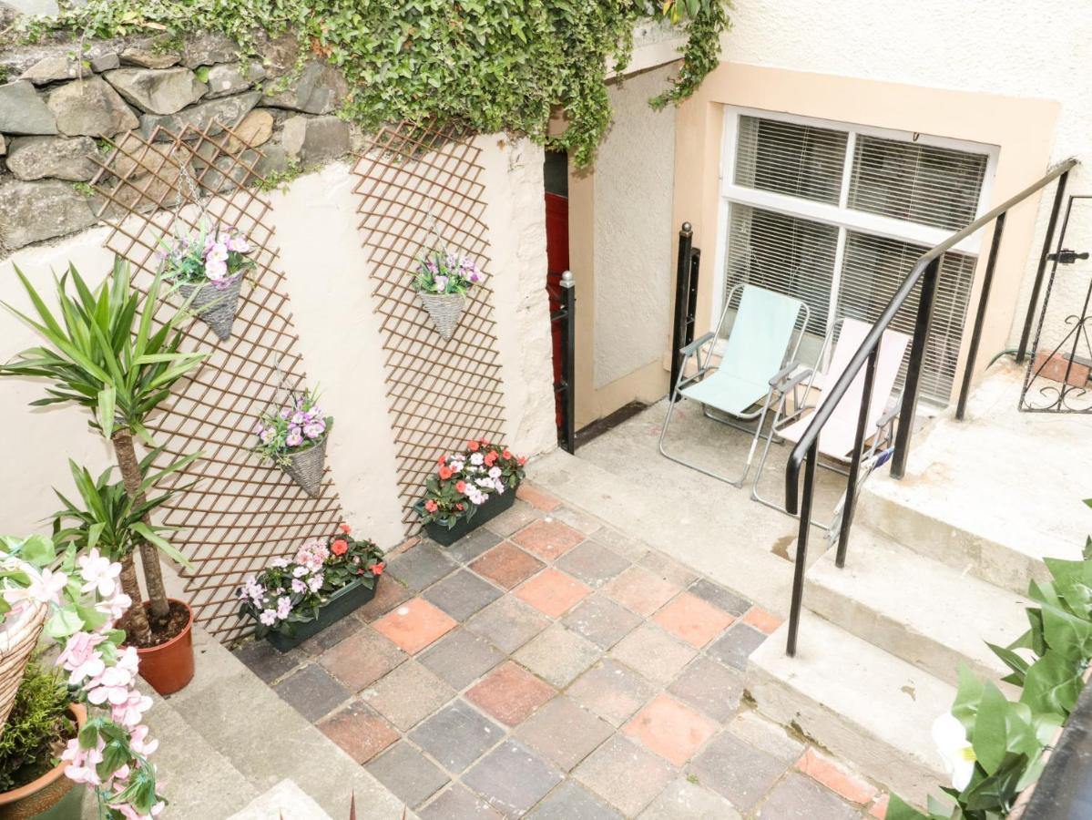 Llys Madoc, Basement Apartment Penmaen-mawr Esterno foto